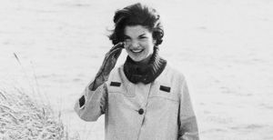 Pictures of Jackie Kennedy fashion icon - jackie-onassis-kennedy in the wind.jpg